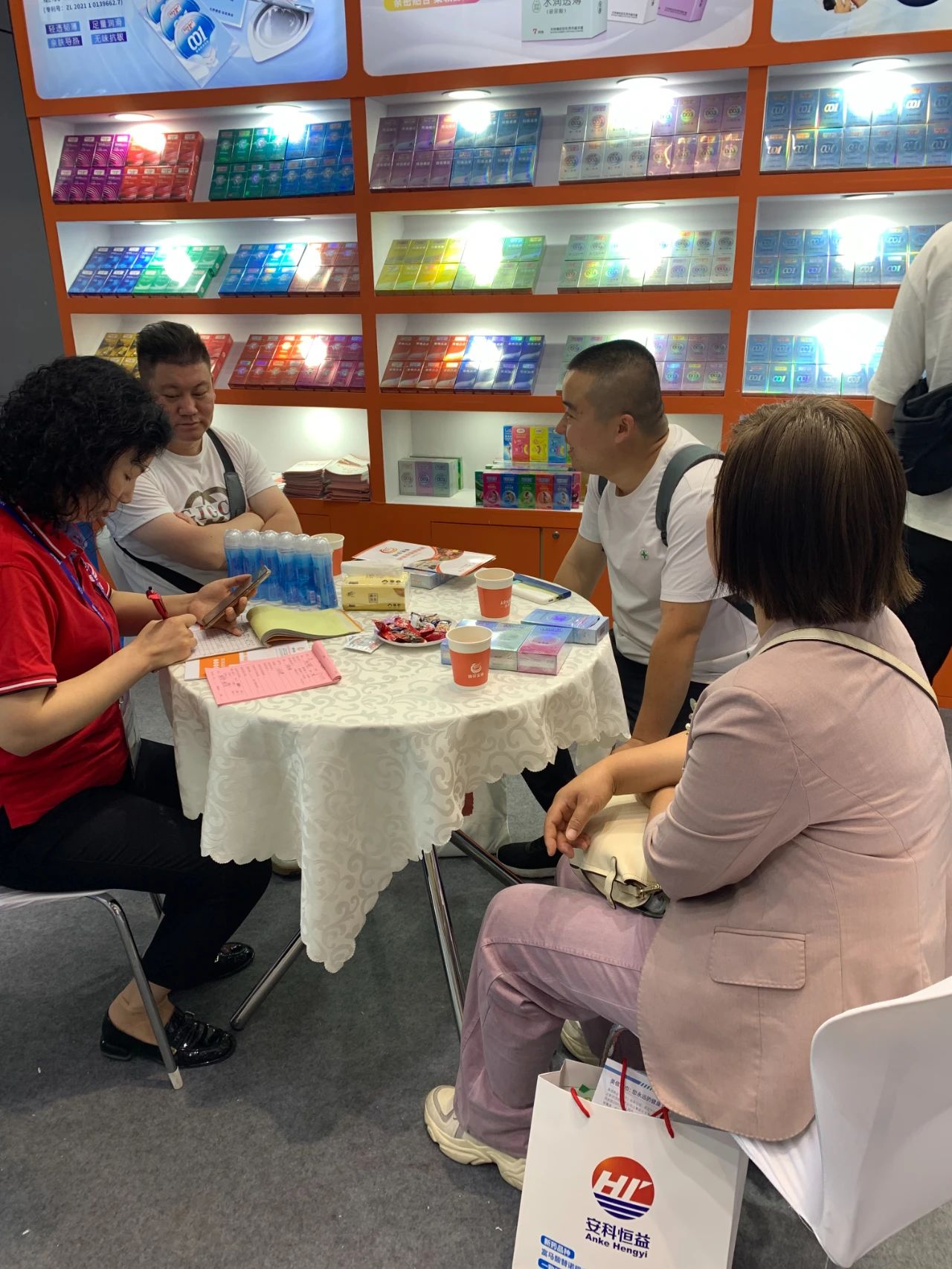 直擊現(xiàn)場(chǎng)上海國(guó)藥會(huì)首日盛況，康祥展位熱度持續(xù)飆升7.jpg